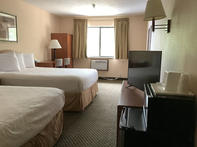 Hotel Luxury Inn And Suites