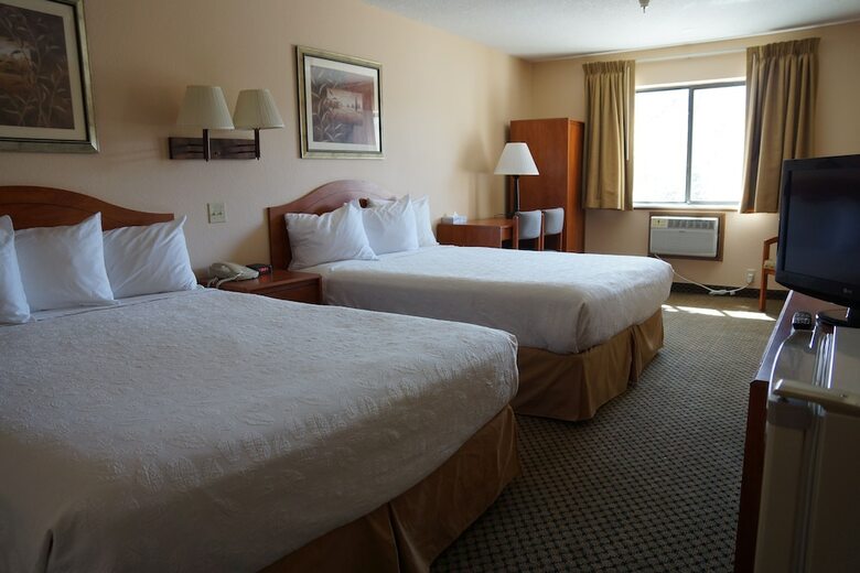 Hotel Luxury Inn And Suites