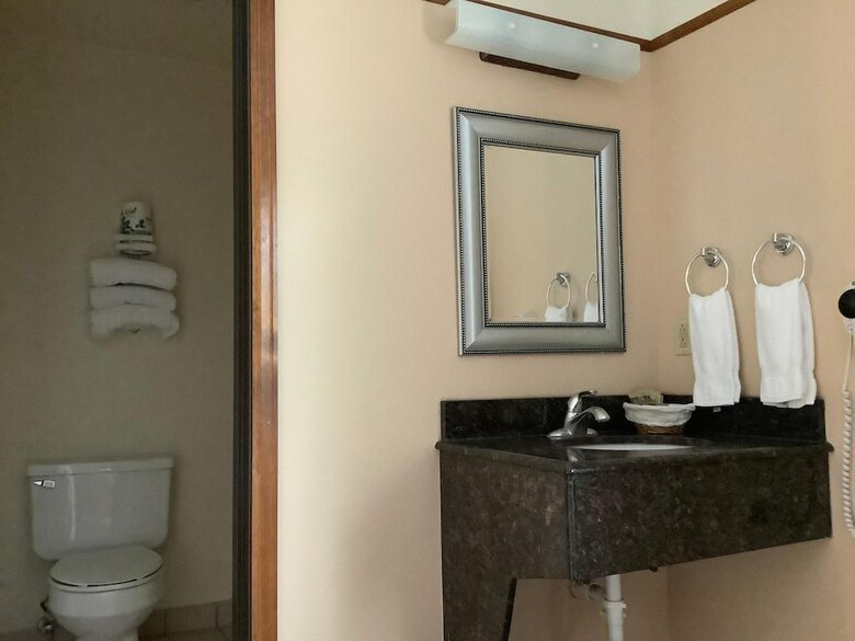 Hotel Luxury Inn And Suites