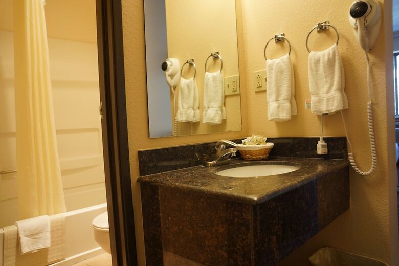 Hotel Luxury Inn And Suites