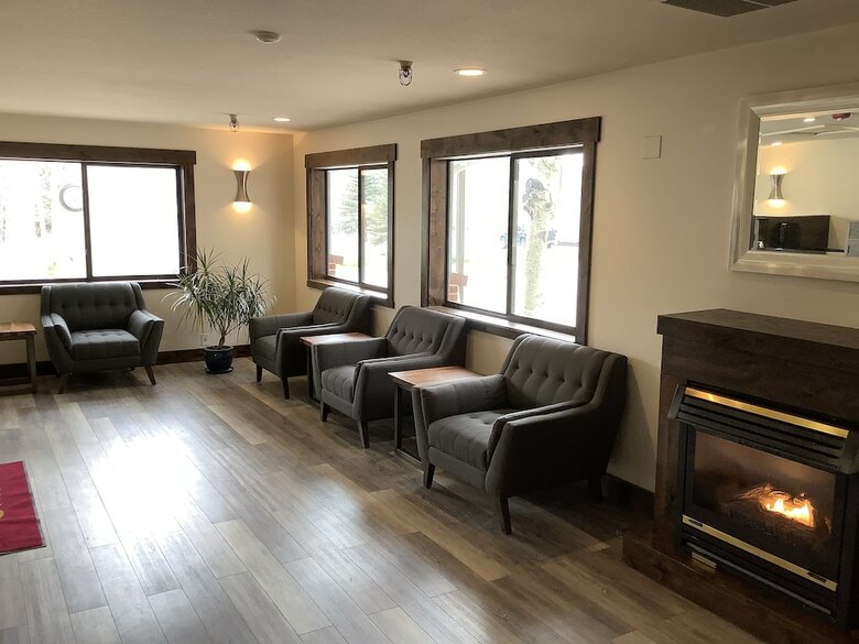 Hotel Luxury Inn And Suites