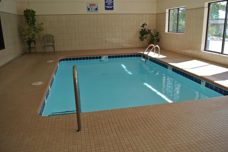 Hotel Luxury Inn And Suites