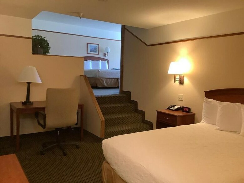 Hotel Luxury Inn And Suites