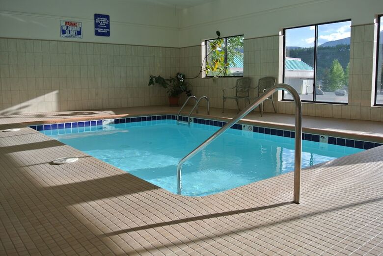 Hotel Luxury Inn And Suites