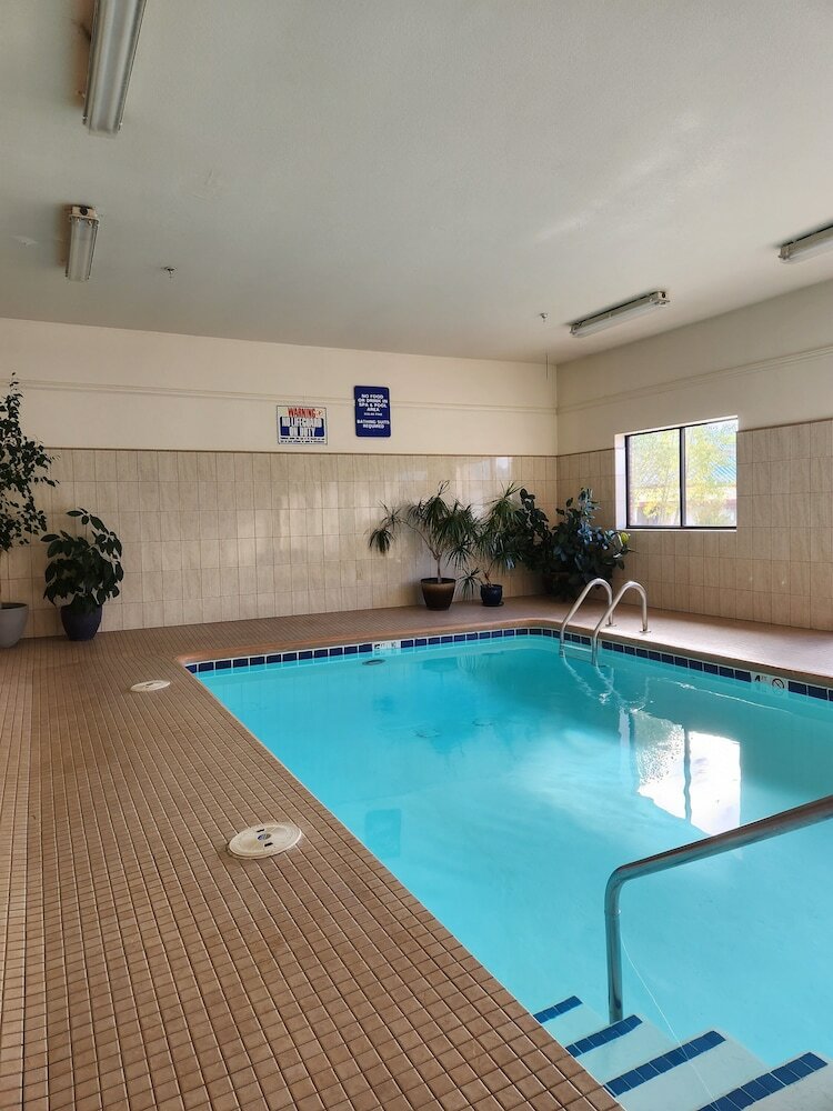 Hotel Luxury Inn And Suites
