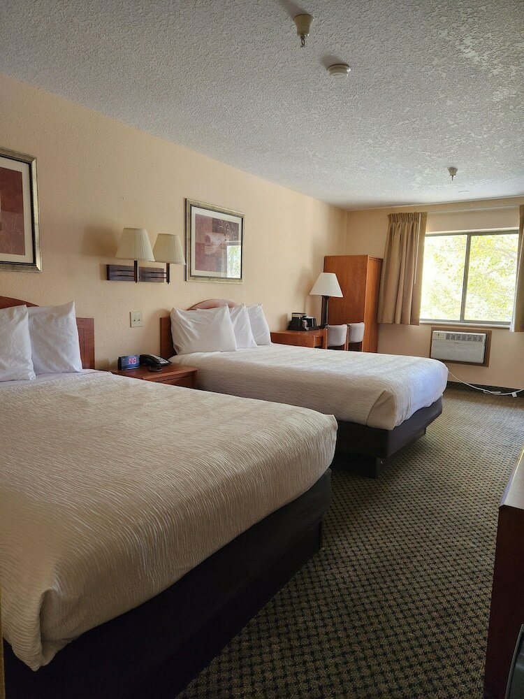 Hotel Luxury Inn And Suites