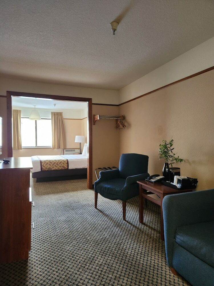 Hotel Luxury Inn And Suites