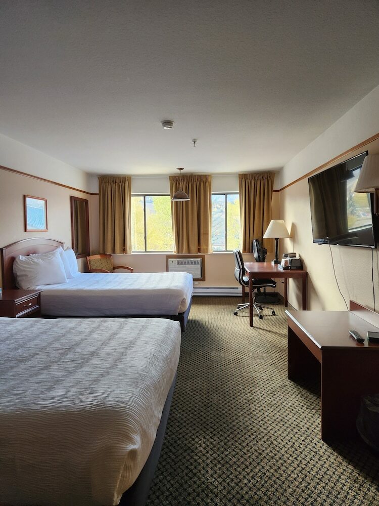 Hotel Luxury Inn And Suites