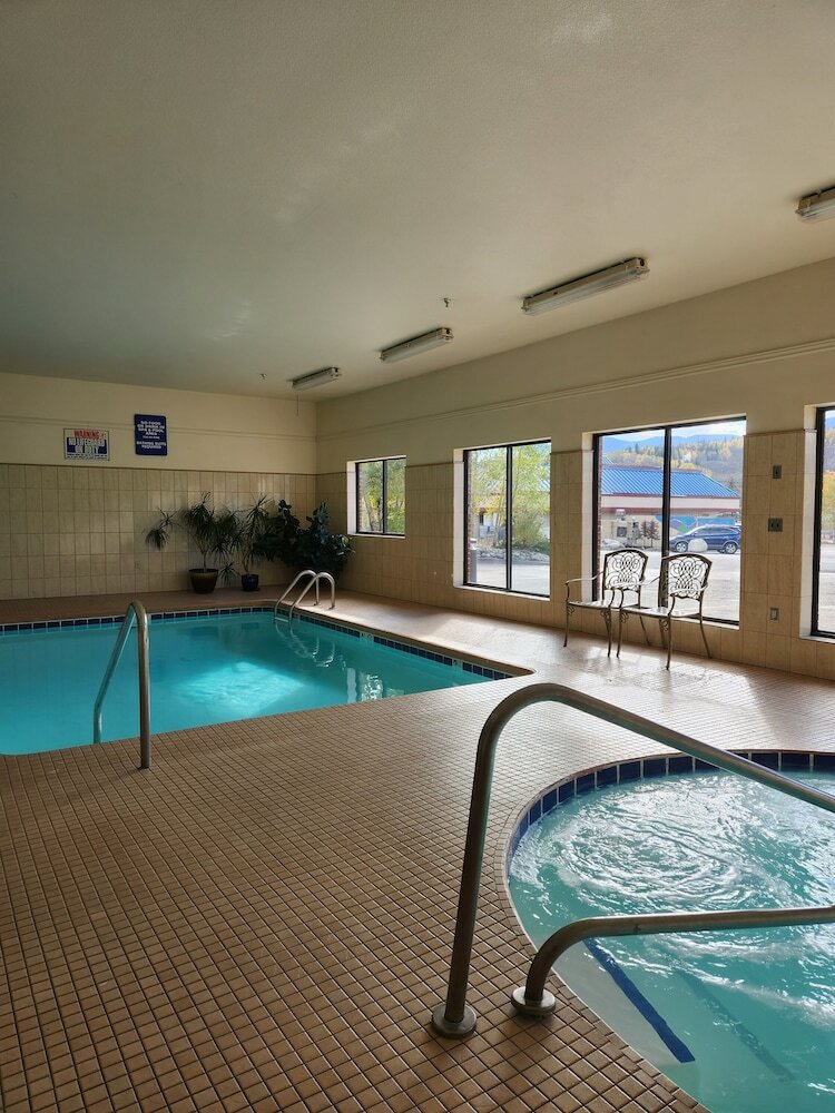 Hotel Luxury Inn And Suites