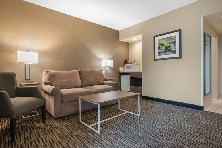 Clarion Hotel & Suites