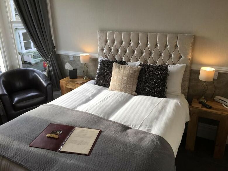 Bed & Breakfast Lynton House