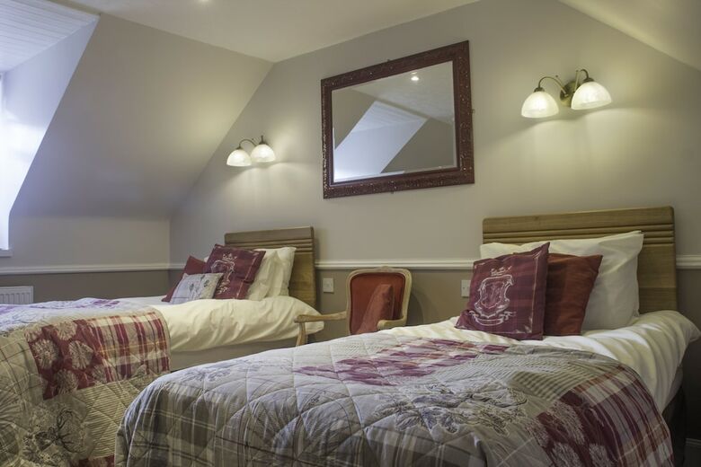 Hotel Meadhon House