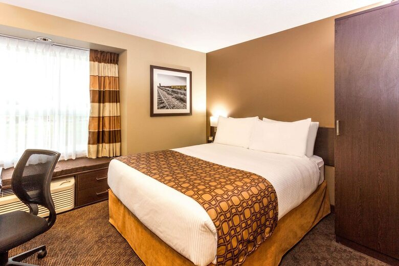 Hotel Microtel Inn & Suites By Wyndham Whitecourt