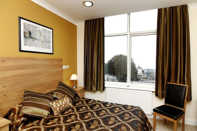 Russell Court Hotel