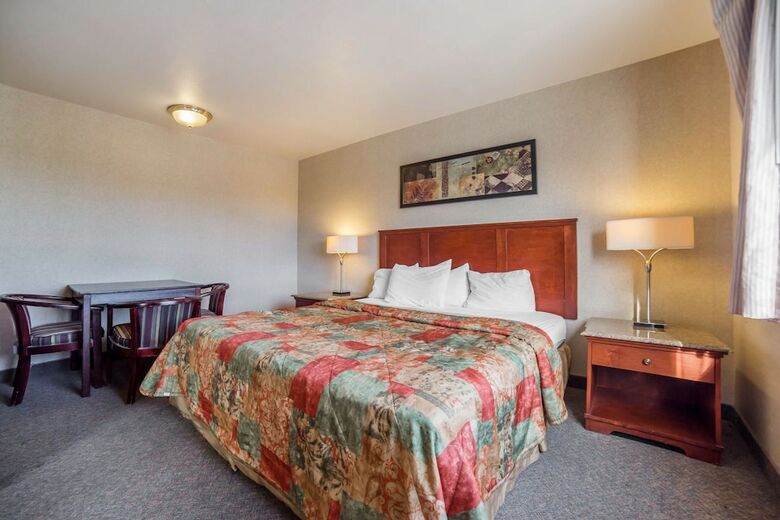 Hotel Rodeway Inn & Suites - Nampa