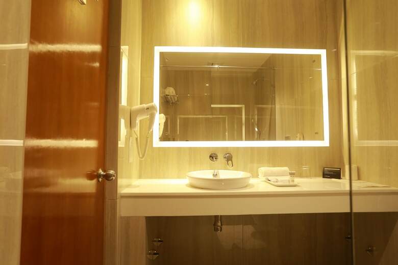 Hotel The Avenue Regent