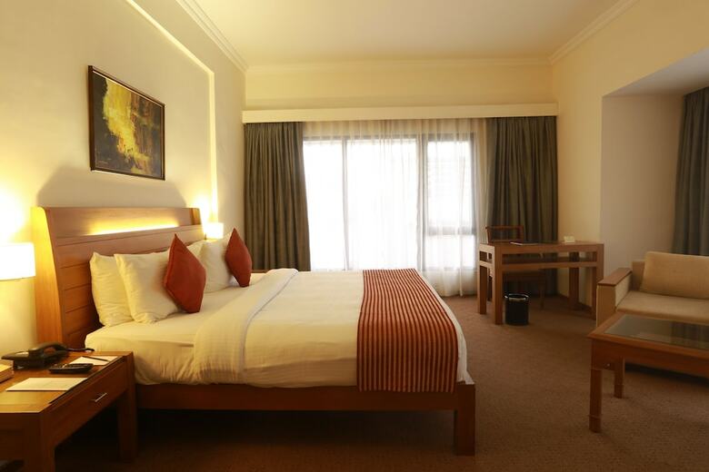 Hotel The Avenue Regent