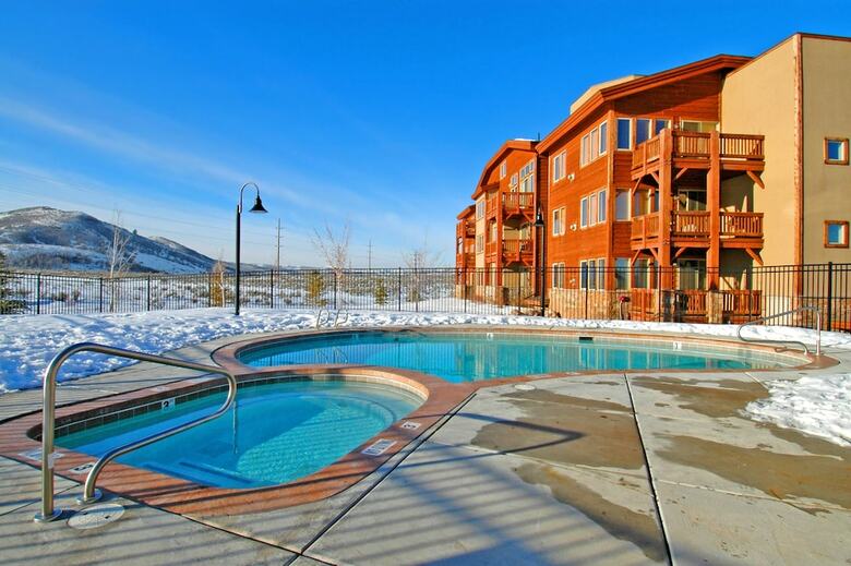 Crestview Condominiums By All Seasons Resort Lodging