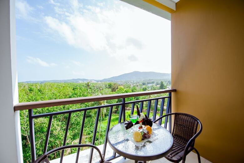 Aparthotel Grand Nai Harn Suites