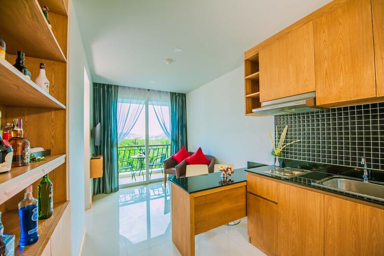 Aparthotel Grand Nai Harn Suites