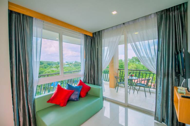 Aparthotel Grand Nai Harn Suites