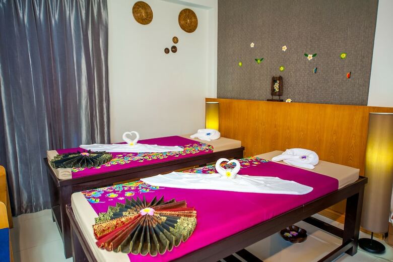 Aparthotel Grand Nai Harn Suites
