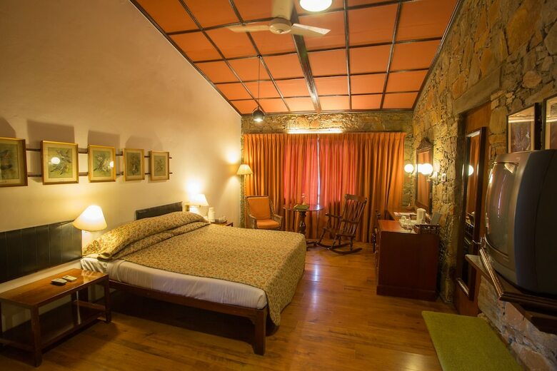 Shikarbadi Hotel