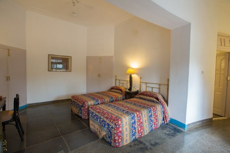 Shikarbadi Hotel