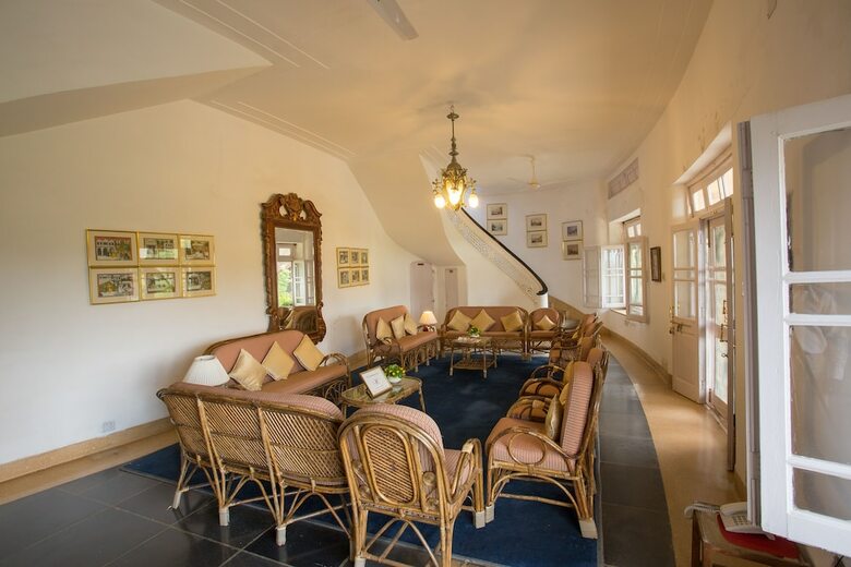 Shikarbadi Hotel