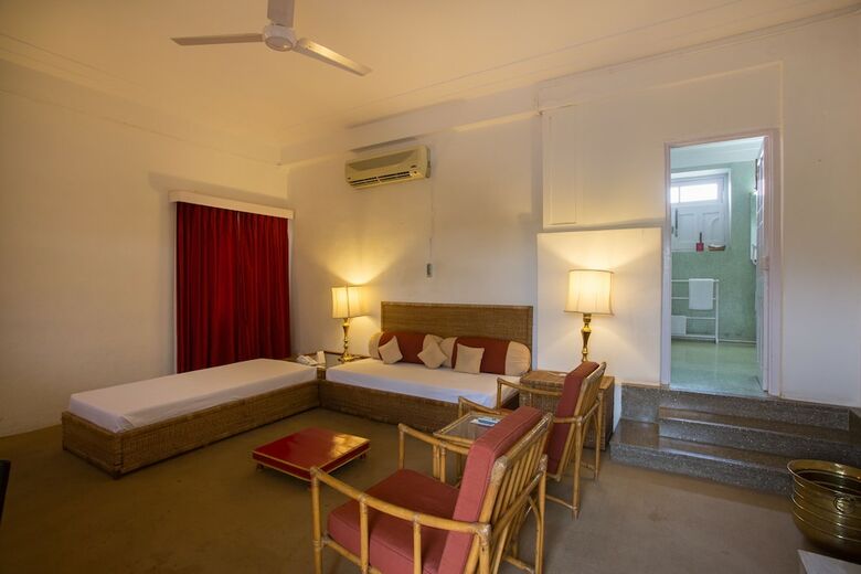 Shikarbadi Hotel