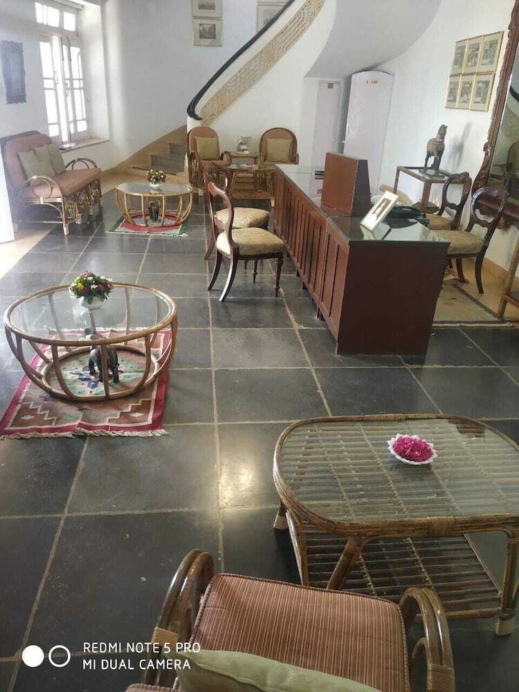 Shikarbadi Hotel