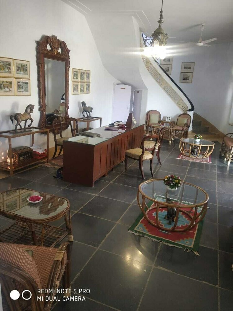 Shikarbadi Hotel