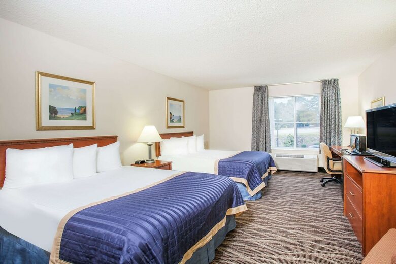 Baymont By Wyndham Hot Springs On The Lake