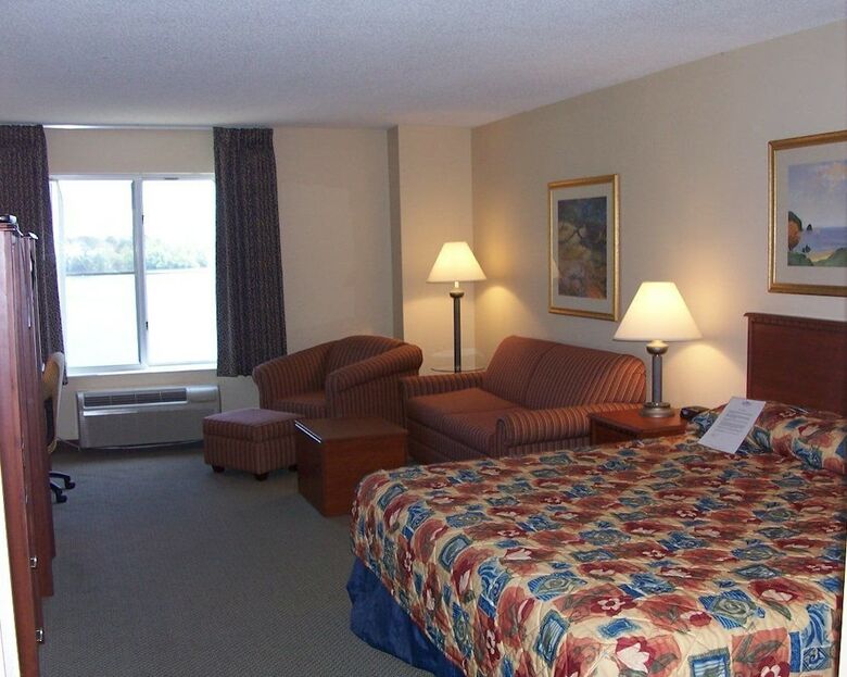 Baymont By Wyndham Hot Springs On The Lake