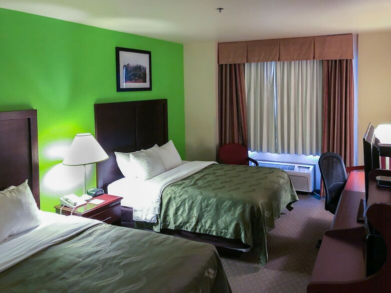 Hotel Quality Inn & Suites