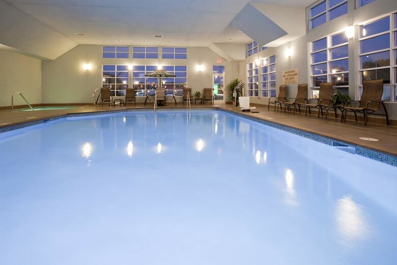 Grandstay Hotel & Suites