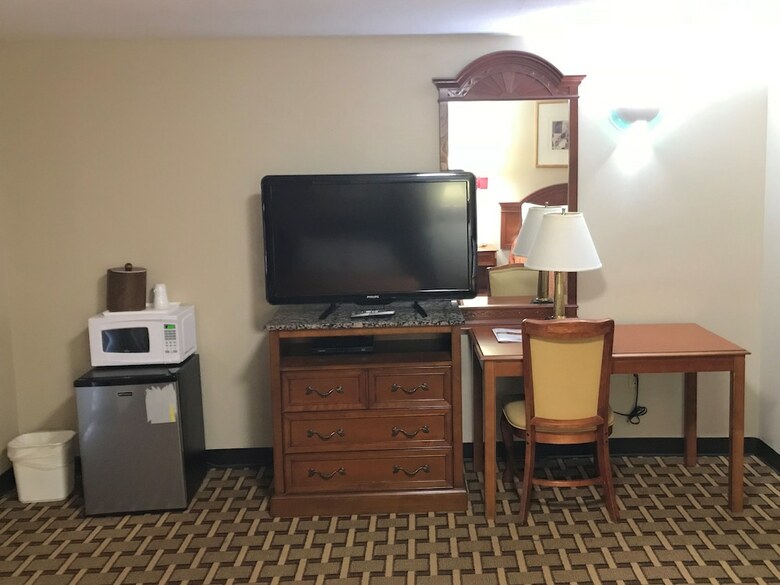 Motel Amerivu Inn & Suites