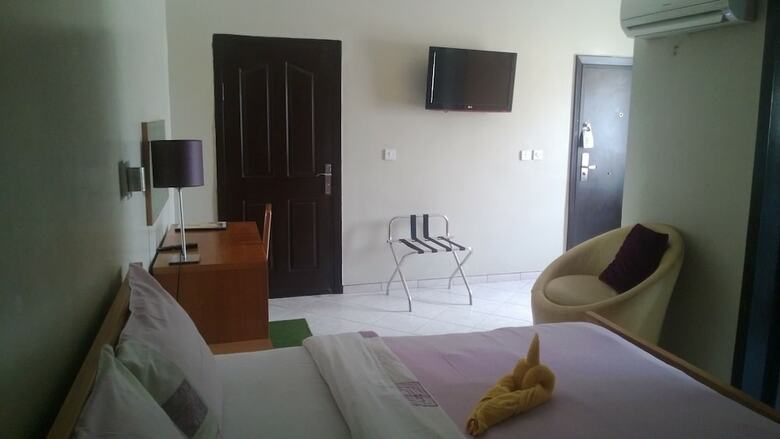 Aparthotel Cata Apartment Hotel And Spa