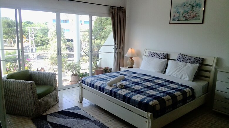 Corner Cafe Bed And Breakfast