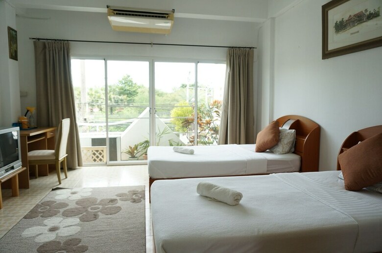 Corner Cafe Bed And Breakfast