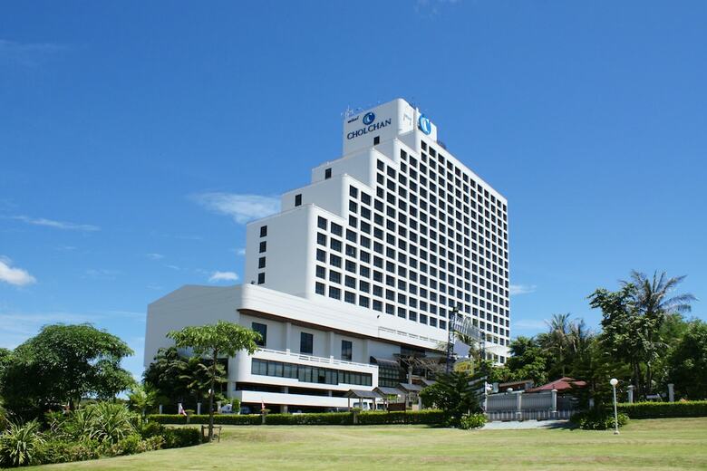 Hotel Cholchan Pattaya Beach Resort