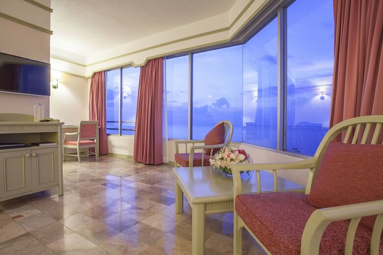 Hotel Cholchan Pattaya Beach Resort