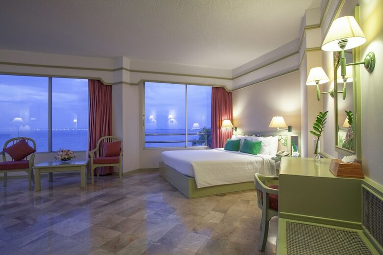 Hotel Cholchan Pattaya Beach Resort
