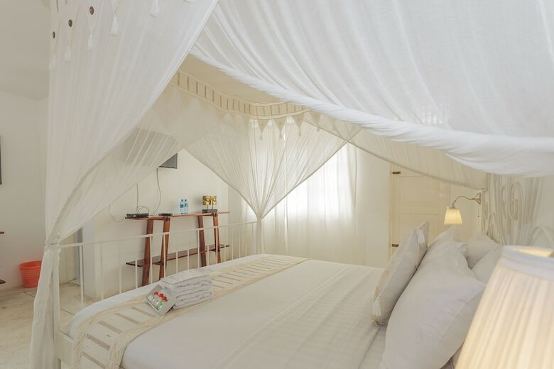 Royce Boutique Hotel