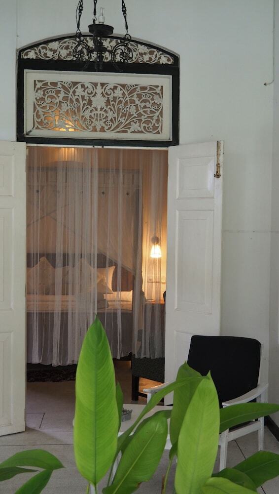 Royce Boutique Hotel