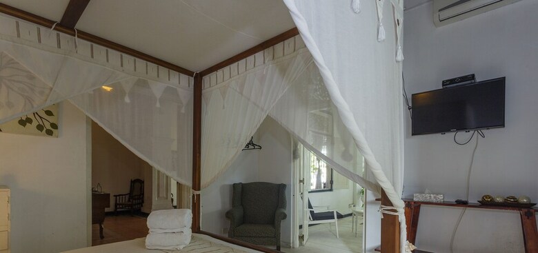 Royce Boutique Hotel