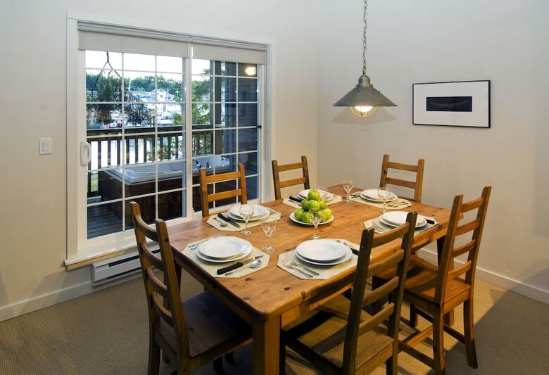 Hotel Waters Edge Shoreside Suites