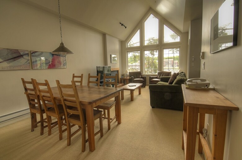 Hotel Waters Edge Shoreside Suites