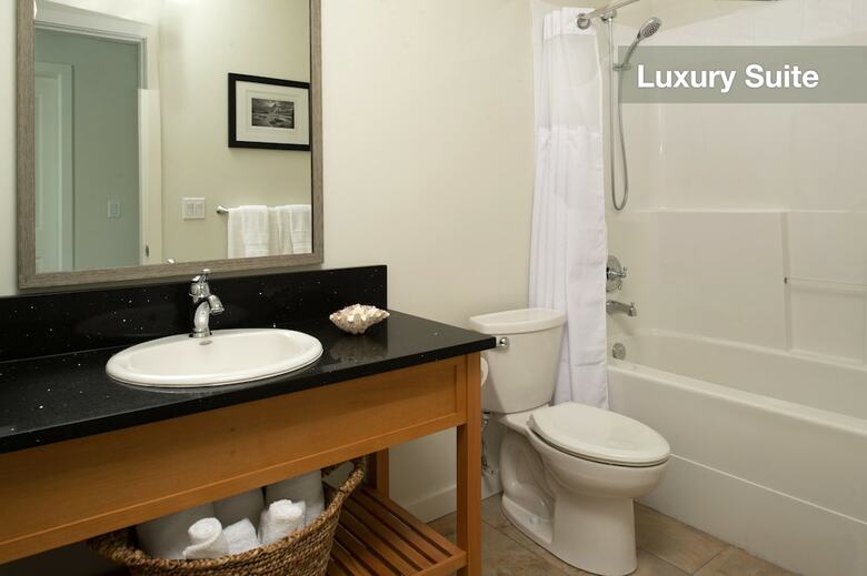 Hotel Waters Edge Shoreside Suites