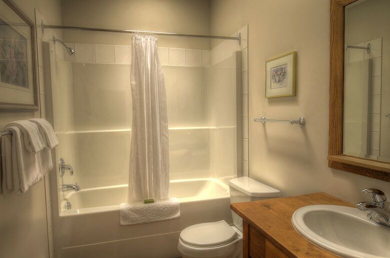 Hotel Waters Edge Shoreside Suites